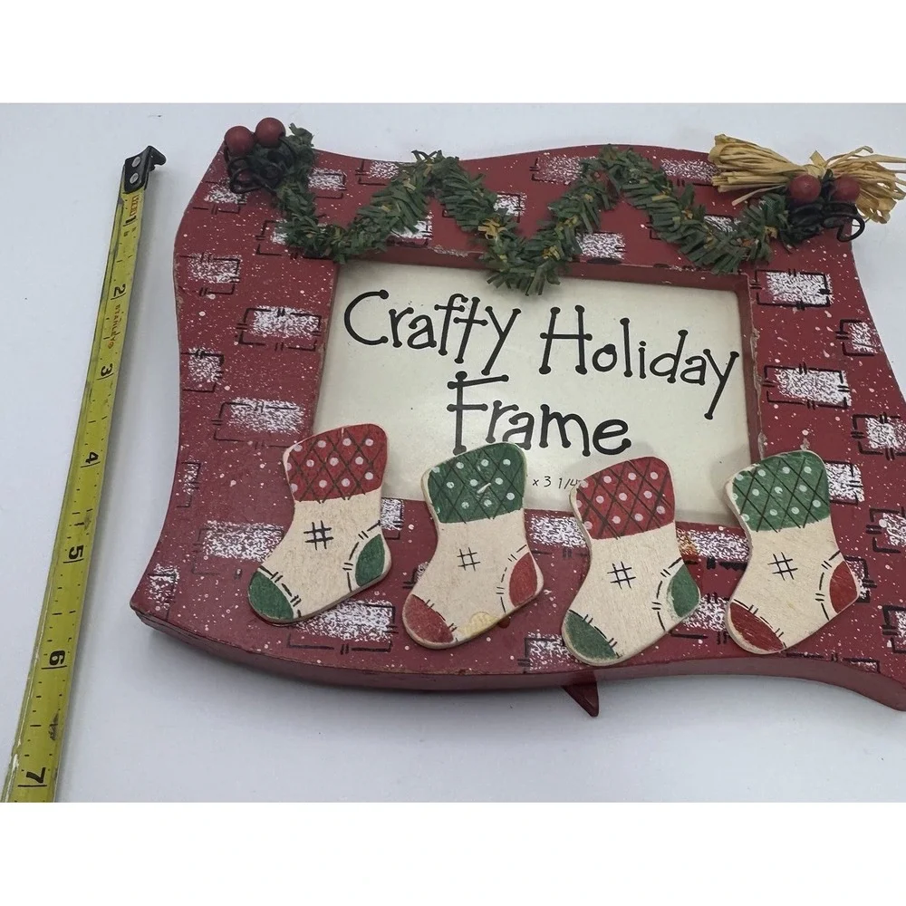 Christmas Picture Frame Red Fireplace Garland Stockings Holds‎ 4 3/4 by 3 1/4